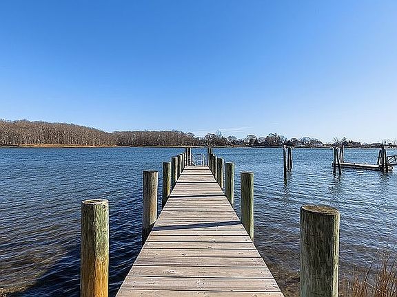 3rd image of 19 Bay Rd