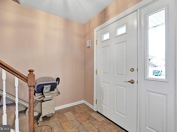 5th image of 120 Oak Knoll Cir