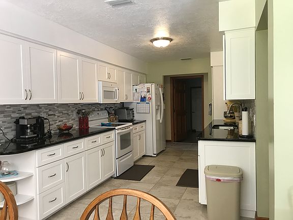 3rd image of 819 NE 52nd Ave