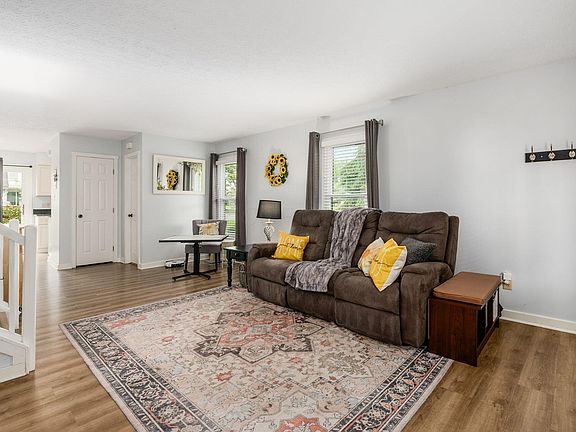 5th image of 299 Saint Andrews Dr