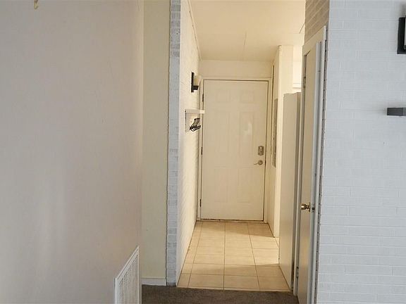 3rd image of 5120 W Sylvester St