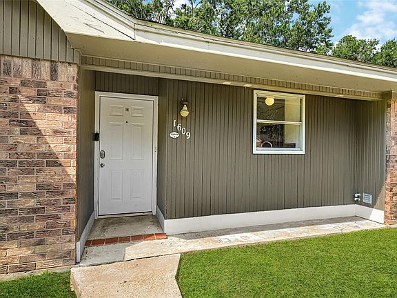 4th image of 1609 Heights Dr