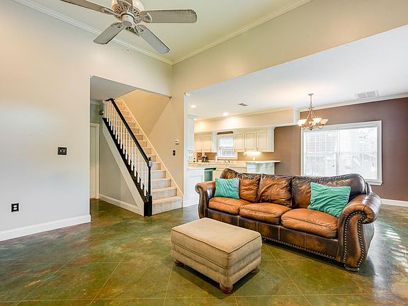 4th image of 14 Knollwood Ln