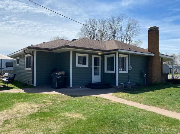 1028 Oak St, Negaunee, MI 49866