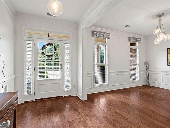 4th image of 183 Lullwater Ln