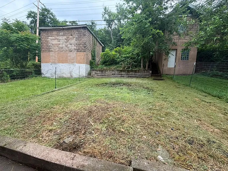 740 Middle Ave — Photo 12