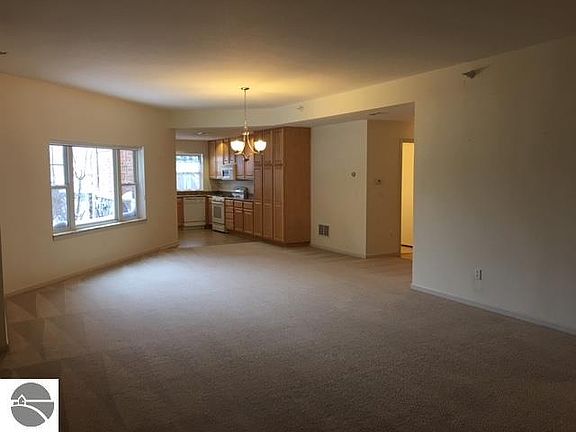4th image of 301 N Lake St Unit 106