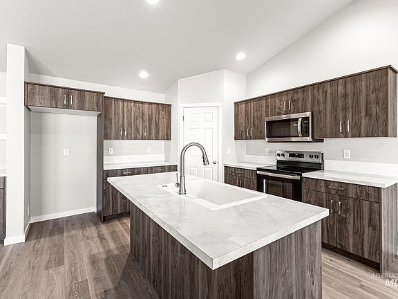 4th image of 13668 Judson St