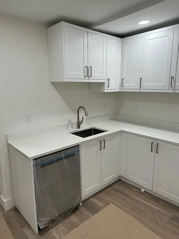 3 bed, 1.0 bath, 1200 sqft, $2,500 — Photo 1
