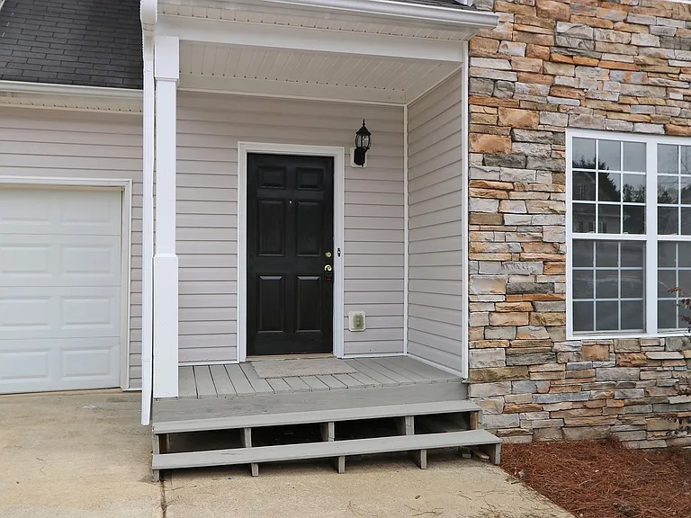 102 Providence Dr — Photo 2
