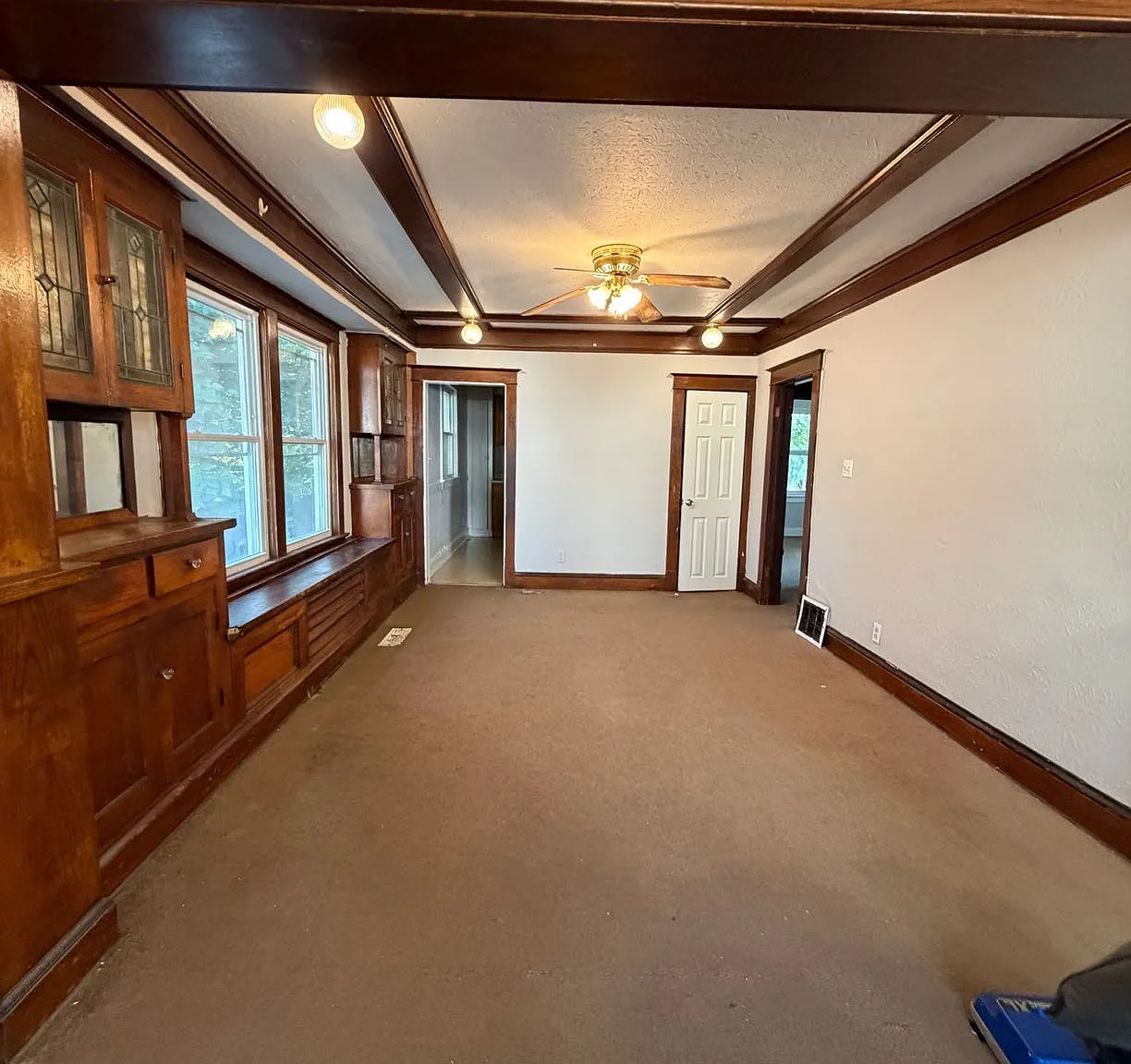 3 bed, 800 sqft, $945 — Photo 2