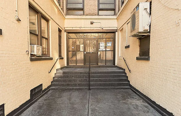 Rented by Compass | media 27