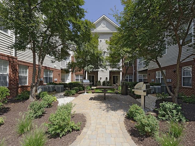 1st image of 1556 Onyx Dr Unit 107