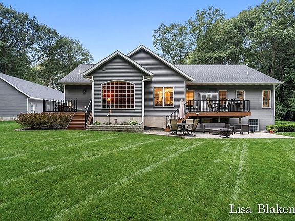 3rd image of 12860 Woodhaven Dr