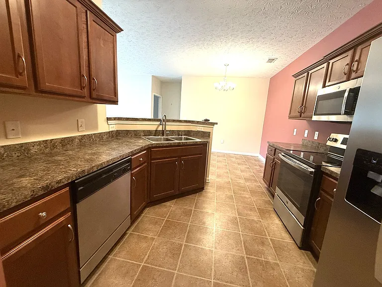9400 Clubview Dr — Photo 7