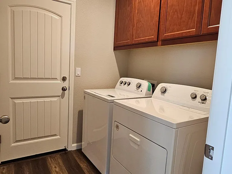 825 Kelsey Ct — Photo 14