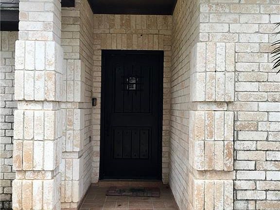 3rd image of 2727 Leslie St