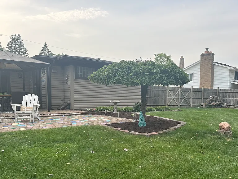 1075 Lalond Ave — Photo 2