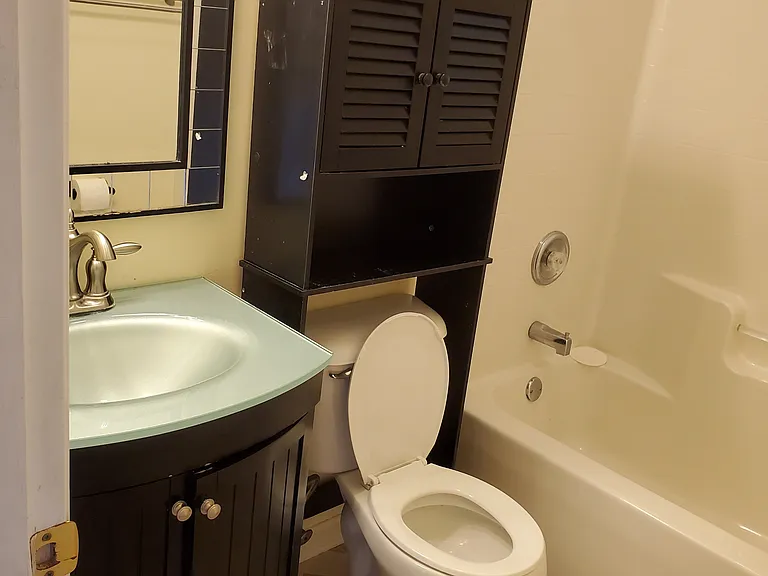 504 Bedford Ct — Photo 6