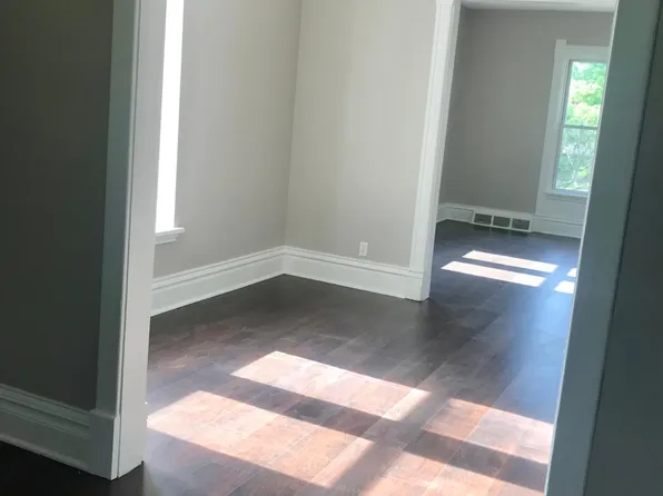 115 E 6th St, Belvidere, IL 61008