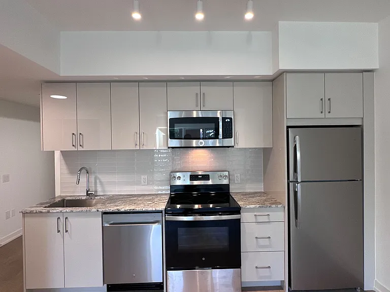 4010 Eglinton Ave W #403 — Photo 11