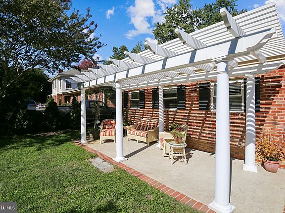 3rd image of 1301 Janneys Ln