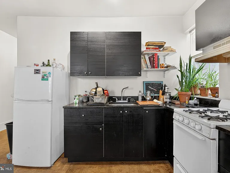 129 W Susquehanna Ave #2R — Photo 3
