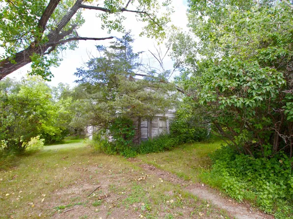 406 4th Ave SE, Kenmare, ND 58746