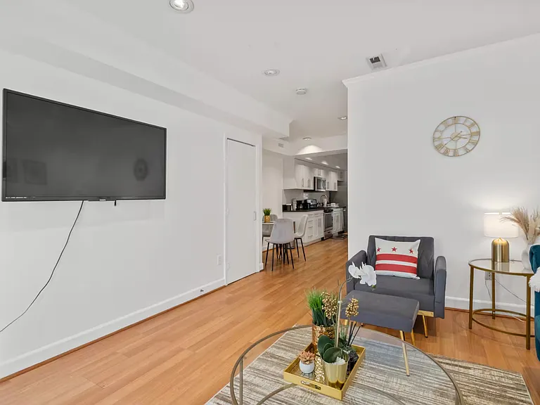 1304 Adams St NE #102 — Photo 7