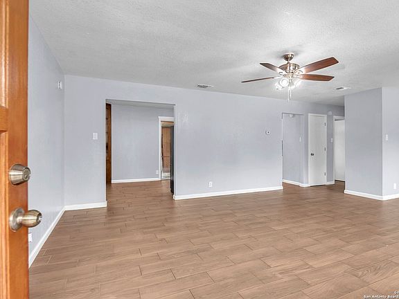 5th image of 151 DUMONT DR