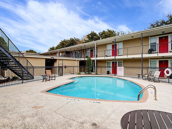 2nd image of 835 Heights Blvd #6