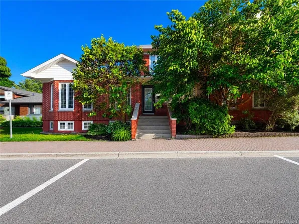 102 Saint George St, Bathurst, NB E2A 1B5