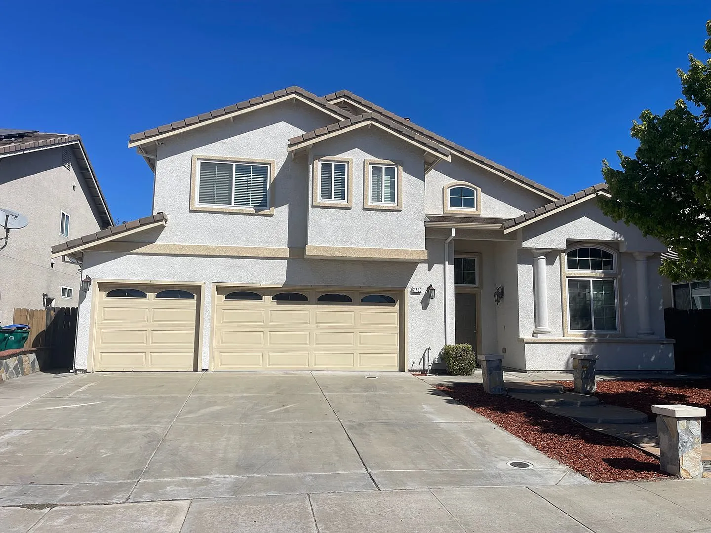 5 Bedroom/3 Bath Executive Home in Stockton — Photo 2
