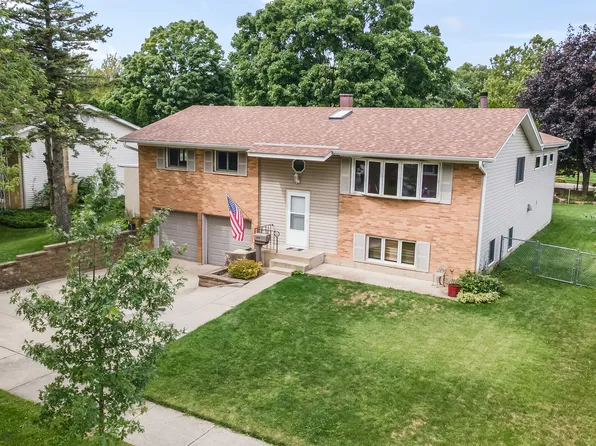 1018 E Kitson Dr, Palatine, IL 60074