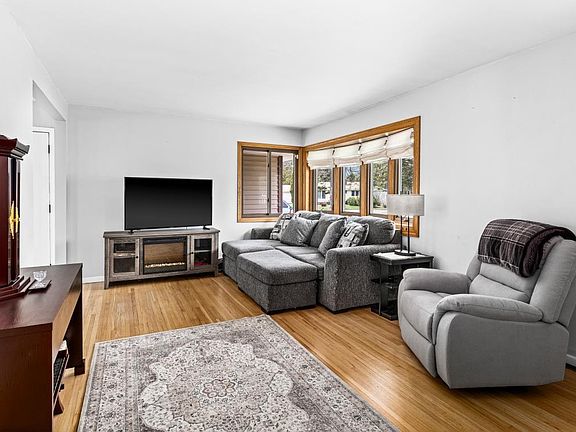 5th image of 606 Maple Bend Dr