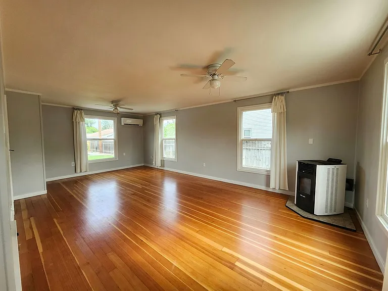 1014 Perkins Ave — Photo 6