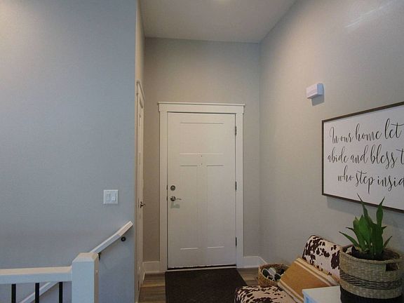 4th image of 145 15th Ave NW