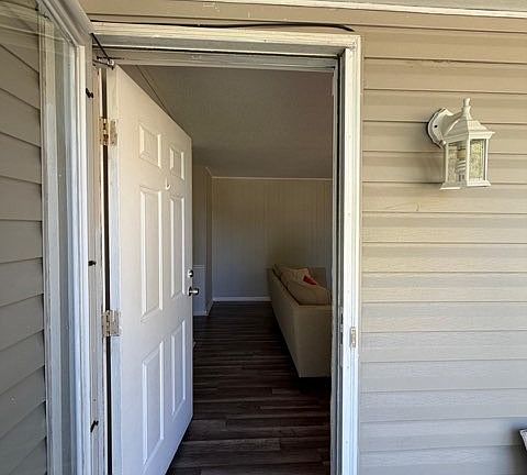 2nd image of 111 N Hampton Ct