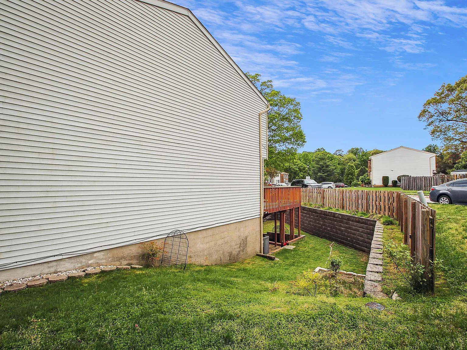 4 bed, 2.5 bath, 1550 sqft, $2,650 — Photo 2