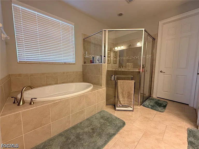 3920 King Edwards St — Photo 24
