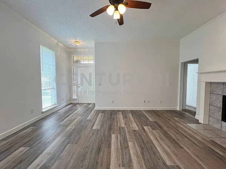 7800 Lancelot Rd — Photo 2