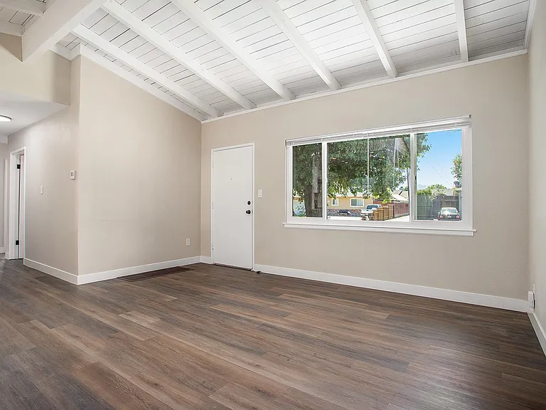 1731 Gelbke Ln — Photo 9