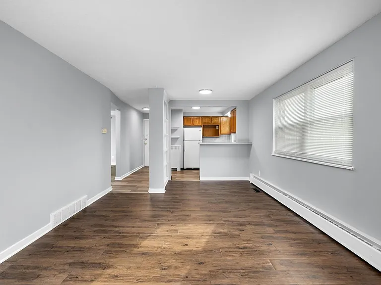 Englewood Apartments — Photo 18