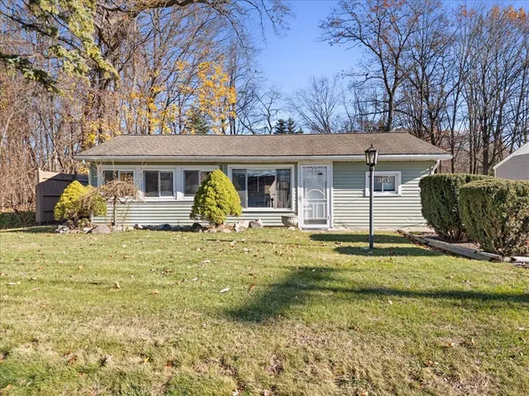 1713 S Hughes Rd, Brighton, MI 48114