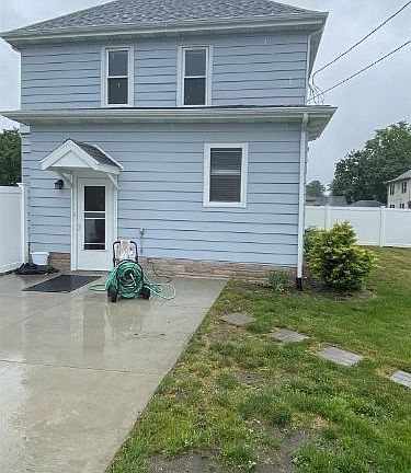 4th image of 901 S Main St