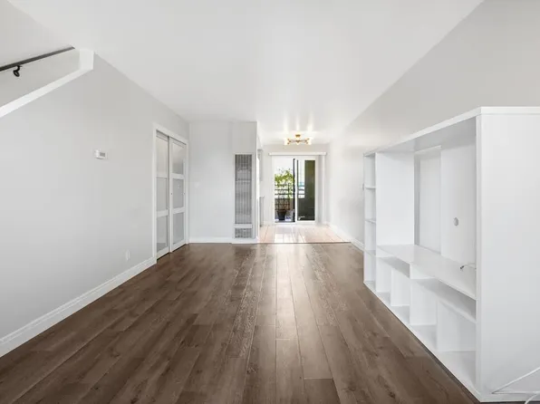 4055 W Rosecrans Ave APT 8, Hawthorne, CA 90250