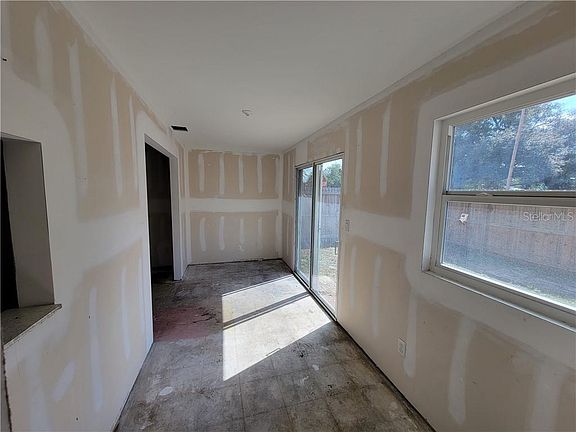 4th image of 810 W 25th St #810