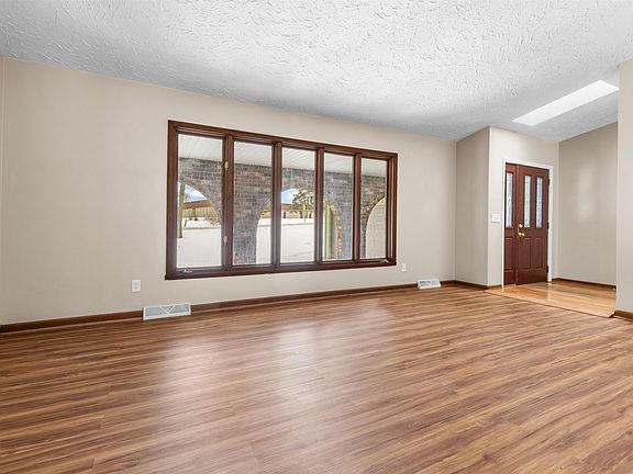 3rd image of 11738 Southgate Rd