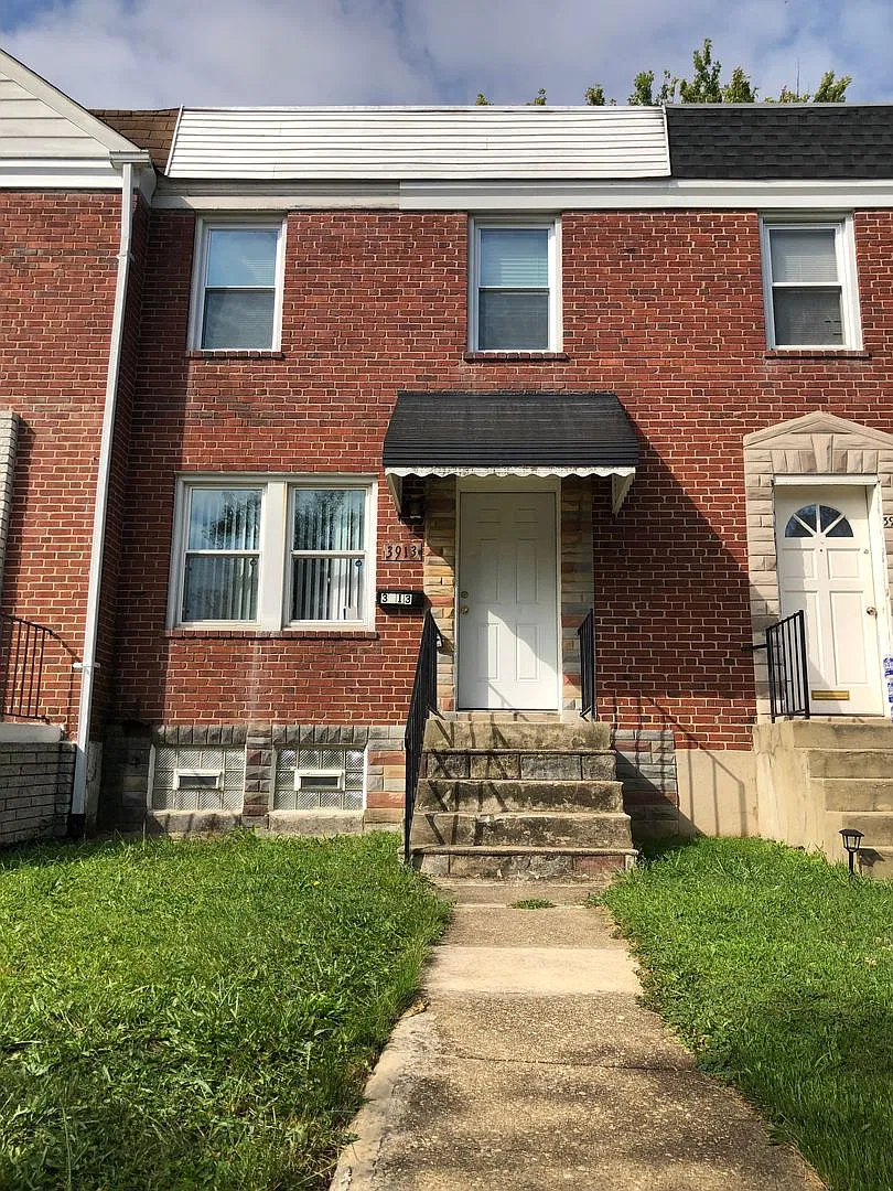 2 Bedroom 1.5 bathroom townhouse — Photo 2