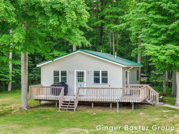 4265 N Shore Dr NE, Kalkaska, MI 49646